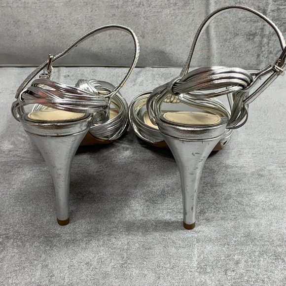 Jessica Simpson Silver Strappy Knotted Vamp Detail - Picture 4 of 10